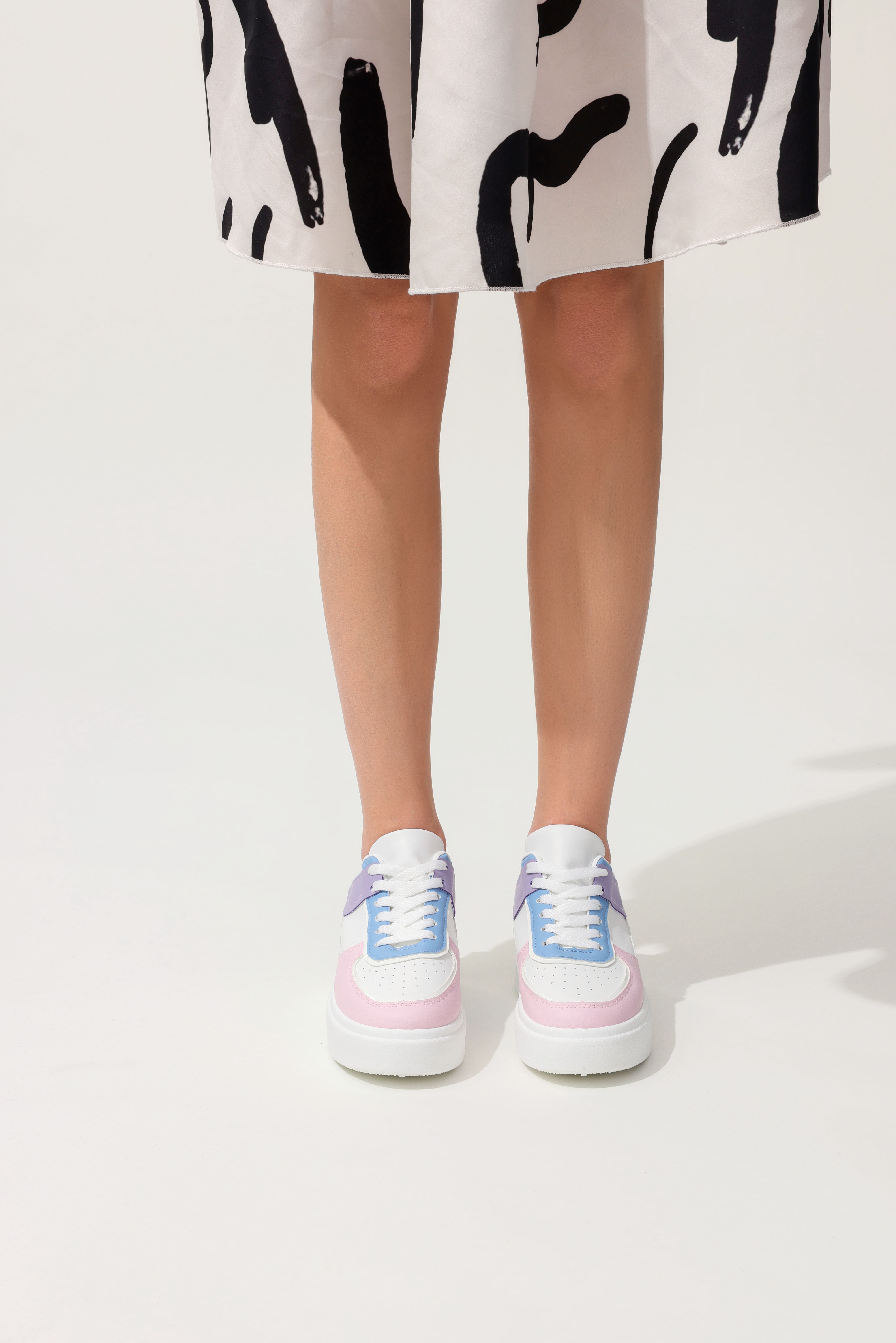 color block lace up front flatform skate shoes details 2